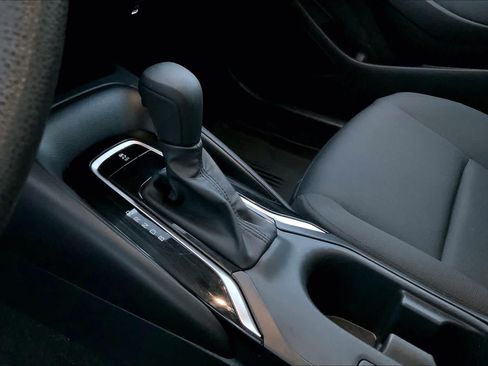 Used 2025 Toyota Corolla LE FWD image 16