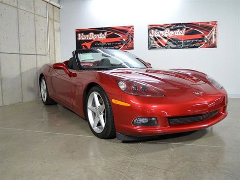 Used 2013 Chevrolet Corvette Convertible image 2