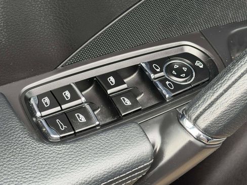 Used 2015 Porsche Cayenne S image 11