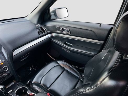 Used 2019 Ford Explorer XLT w/ Equipment Group 202A image 24