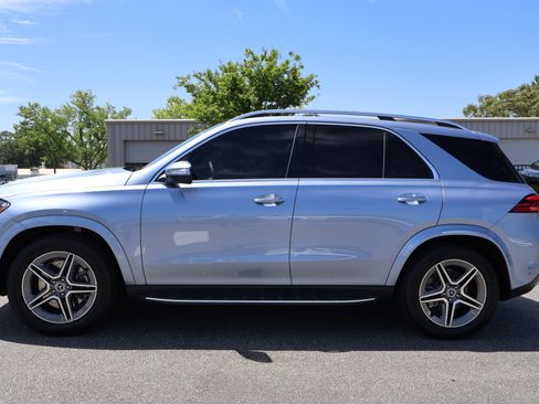 Used 2025 Mercedes-Benz GLE 350 4MATIC image 2