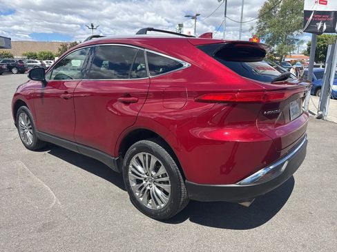 Used 2022 Toyota Venza XLE AWD/4WD image 3
