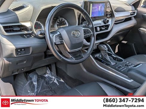 Certified 2024 Toyota Highlander XLE AWD/4WD image 15