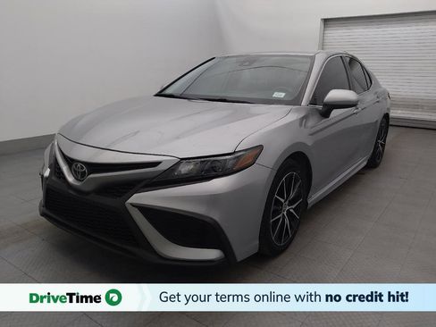 Used 2021 Toyota Camry SE image 1