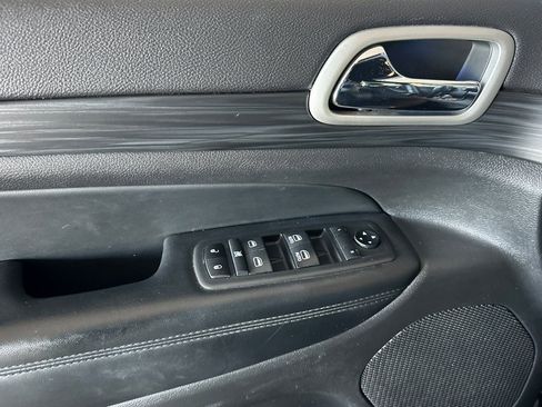 Used 2021 Jeep Grand Cherokee Laredo X AWD/4WD image 8