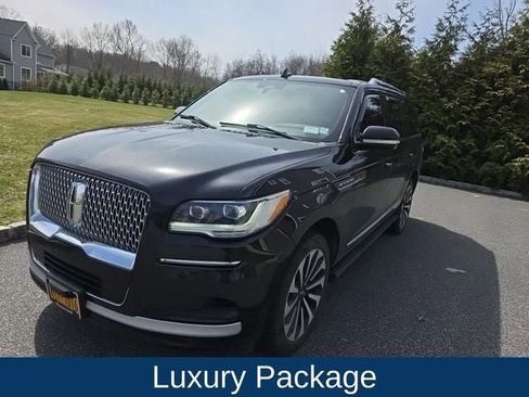 Used 2023 Lincoln Navigator Reserve image 3