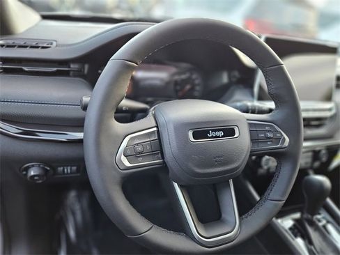 New 2026 Jeep Compass Latitude image 9