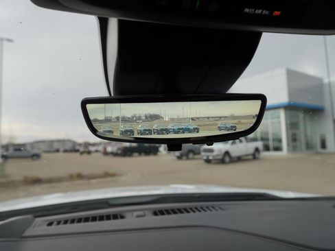 Used 2025 Chevrolet Silverado 1500 LTZ AWD/4WD image 38