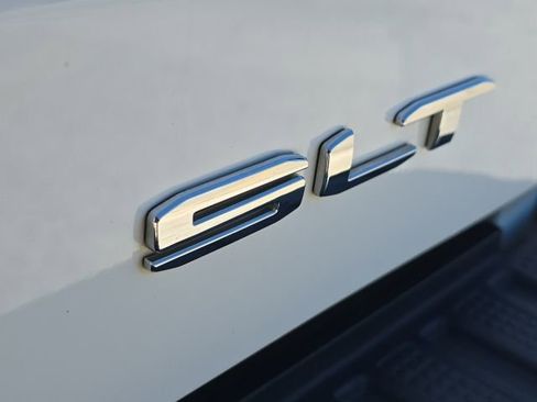 Used 2022 GMC Sierra 1500 SLT image 11