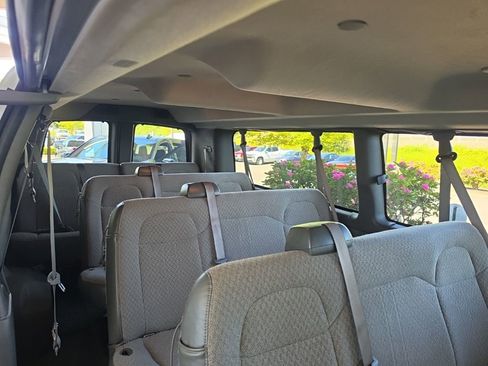 Used 2025 Chevrolet Express 3500 LT w/ LT Preferred Equipment Group RWD image 6