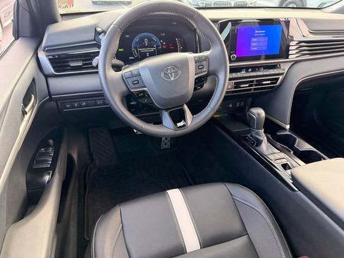 Used 2025 Toyota Camry SE w/ Convenience Package FWD image 7