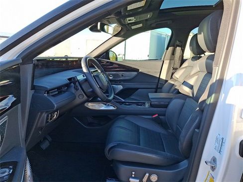 Used 2025 Lincoln Nautilus Reserve image 13