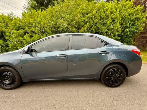 Used 2016 Toyota Corolla LE FWD image 3