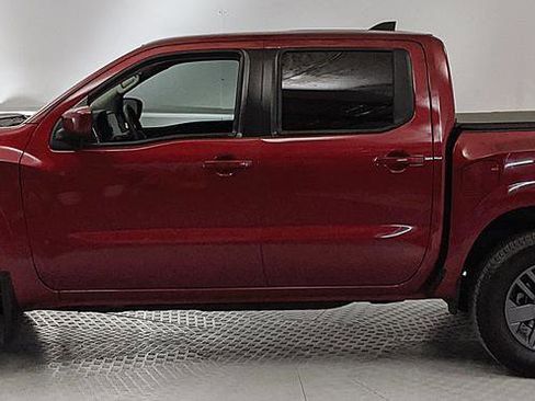 Used 2025 Nissan Frontier SV AWD/4WD image 5