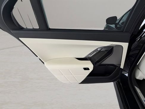 Certified 2023 BMW 740i image 32