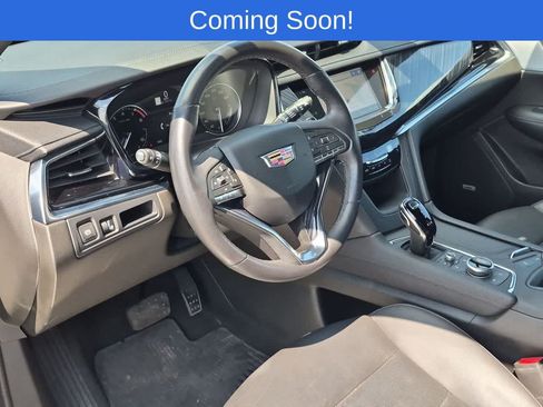 Used 2024 Cadillac XT6 Premium Luxury AWD/4WD image 2