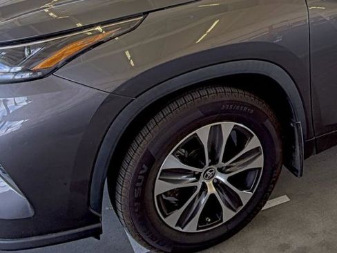 Used 2023 Toyota Highlander XLE image 15