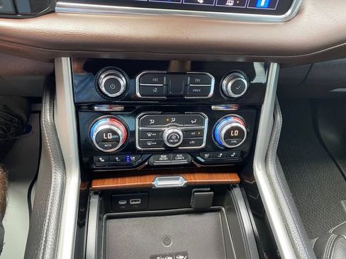 Used 2021 GMC Yukon Denali w/ Denali Premium Package RWD image 21