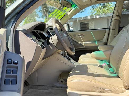 Used 2006 Toyota Highlander 4WD V6 w/ 3rd Row image 13