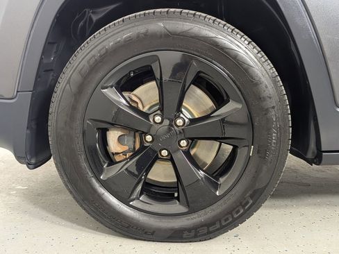 Used 2017 Jeep Cherokee High Altitude image 11
