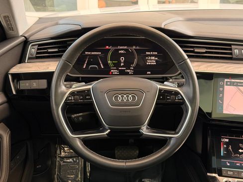 Used 2022 Audi e-tron Premium w/ Towing Package AWD/4WD image 37