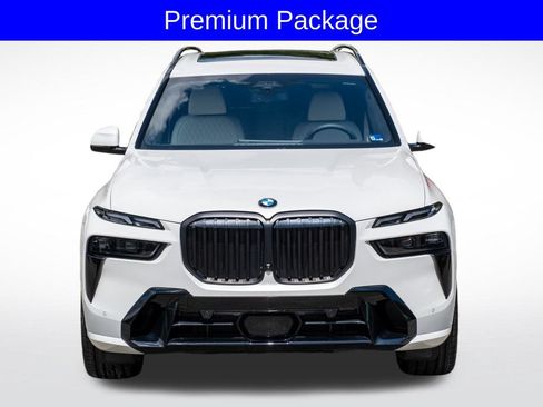 Used 2025 BMW X7 xDrive40i w/ M Sport Package AWD/4WD image 11