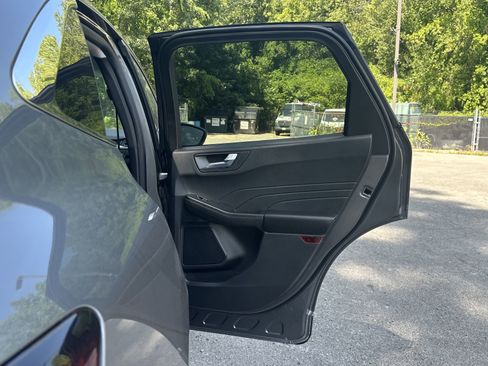 New 2025 Ford Escape SE image 29