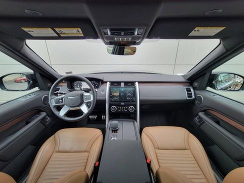 Used 2024 Land Rover Discovery Dynamic SE image 26