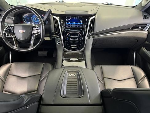 Used 2019 Cadillac Escalade Platinum AWD/4WD image 3