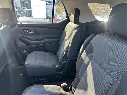 Used 2018 Chevrolet Traverse LT image 19