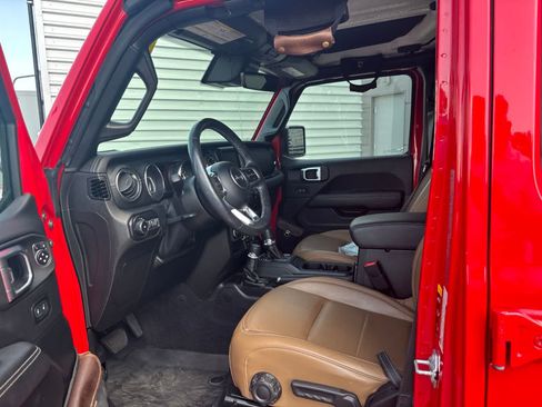 Used 2021 Jeep Wrangler Unlimited Sahara w/ Dual Top Group AWD/4WD image 9