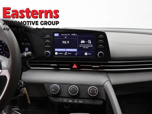 Used 2023 Hyundai Elantra SE w/ Cargo Package FWD image 12