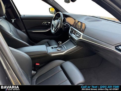 Used 2022 BMW 330i xDrive Sedan w/ Driving Assistance Package image 17