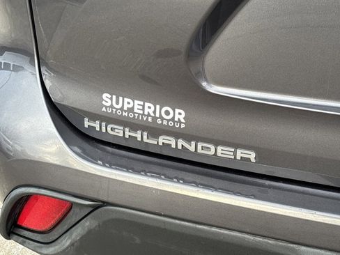 Used 2021 Toyota Highlander XLE image 6