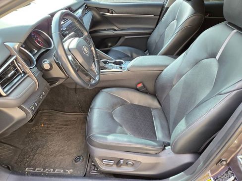 Used 2020 Toyota Camry XSE image 6