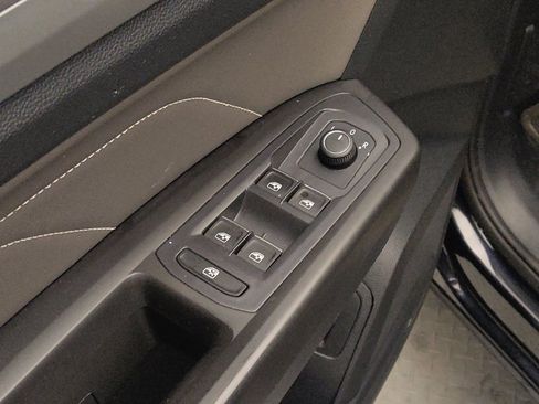 Used 2022 Volkswagen Atlas Cross Sport SE w/ Panoramic Sunroof Package FWD image 27
