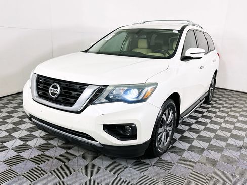 Used 2018 Nissan Pathfinder SV image 7