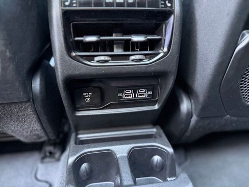 Used 2023 Jeep Grand Cherokee L Limited w/ Luxury Tech Group II AWD/4WD image 29