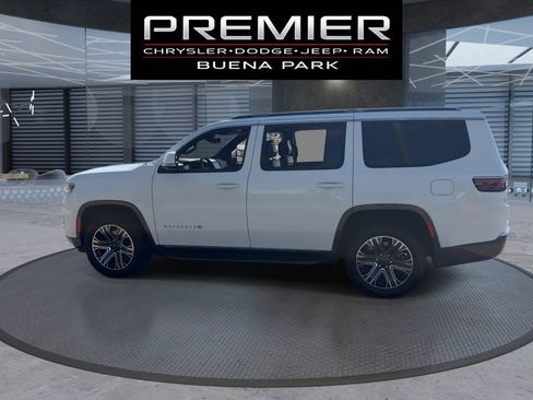 Used 2022 Jeep Wagoneer Series III AWD/4WD image 5