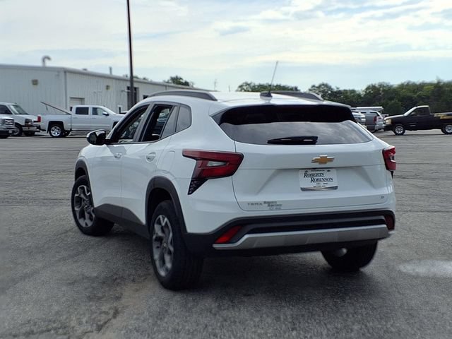 Used 2025 Chevrolet Trax LT FWD image 8