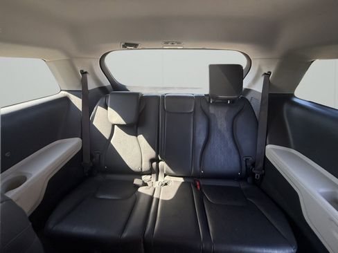 Used 2024 Kia Carnival LX FWD image 25