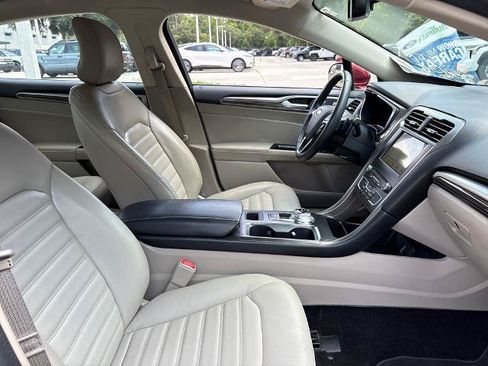 Certified 2017 Ford Fusion SE w/ Fusion SE Technology Package FWD image 28
