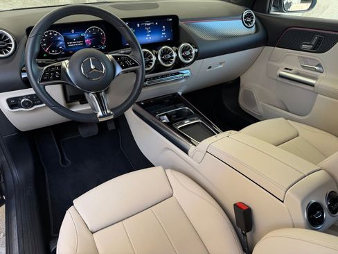 Certified 2025 Mercedes-Benz GLA 250 image 2