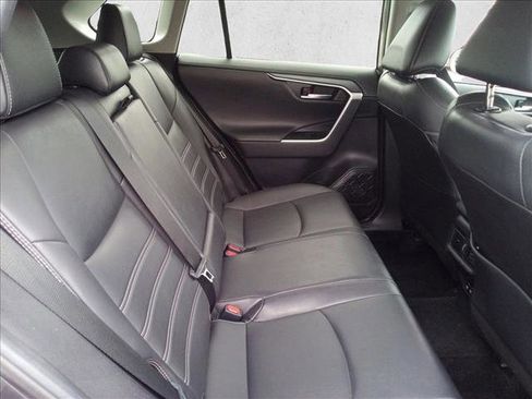 Used 2019 Toyota RAV4 Limited FWD image 16