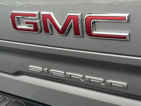 Used 2024 GMC Sierra 1500 AT4X image 8
