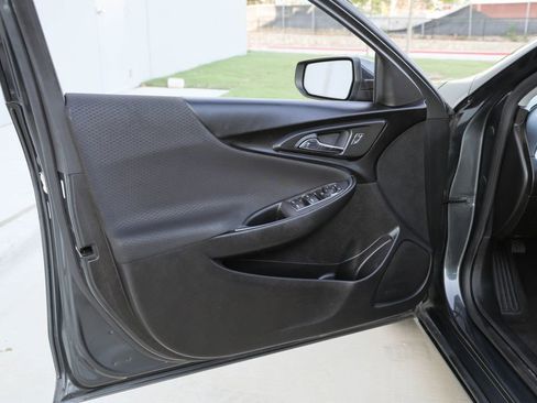 Used 2018 Chevrolet Malibu LT image 13