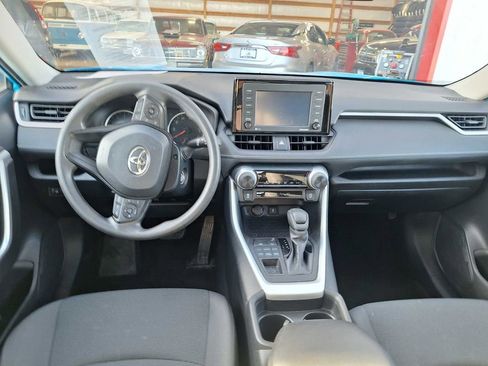 Used 2021 Toyota RAV4 LE image 10