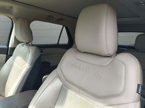 Used 2020 Ford Explorer Platinum w/ Premium Technology Package image 21