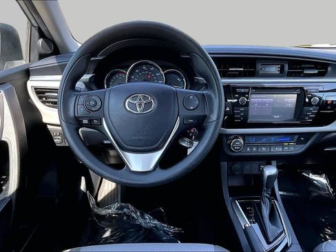 Used 2015 Toyota Corolla LE FWD image 5
