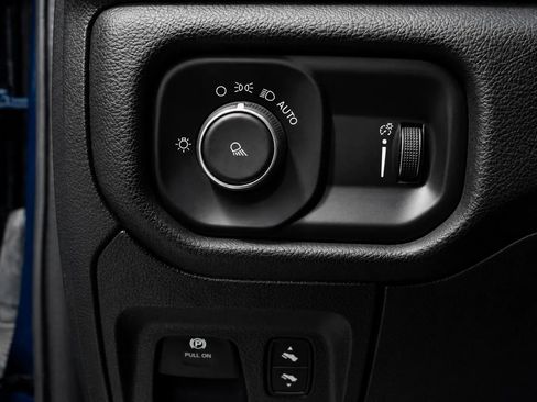 Used 2023 RAM 1500 Laramie AWD/4WD image 18